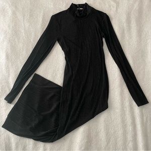 BCBGMAXAZRIA Metallic Turtleneck Longsleeve
Sheath Midi Dress, size XXS